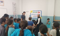 Balıkesir’de Umut Kervanı, ihtiyaç sahibi çocuklara kırtasiye desteği sağladı