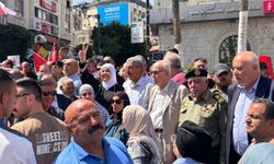 Batı Şeria'da on binler Filistin için yürüdü: Şehitlerimizin kanı boşa gitmeyecek