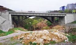 Bilecik'te Hamsu Köprüsü geçici süreyle araç trafiğine kapatıldı