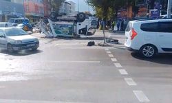 Bursa’da çöp kamyonu devrildi