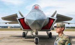 Çin, J-20 şok uçaklarını sergiledi