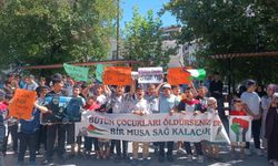 Çocuklardan Gazze çağrısı: Aç bırakılmış kardeşlerimizi vahşi yaratıkların eline bırakmayın