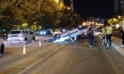 Diyarbakır'da pikap kaldırıma çıktı: 3 yaralı