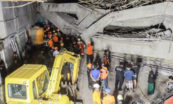 Endonezya'da okul binası çöktü: Bir öğrenci hayatını kaybetti, 65 öğrenci enkaz altında kaldı