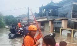 Endonezya'daki sel felaketinde ölü sayısı 19'a yükseldi