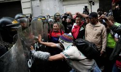 Filipinler'de sokaklar karıştı, binlerce kişi protesto için bir araya geldi