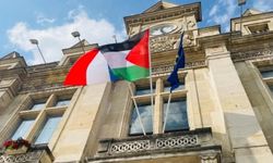 Fransa'da bir belediye Filistin bayrağı astı