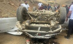 Hakkari'de pikap şarampole devrildi: 2 ölü, 1 ağır yaralı