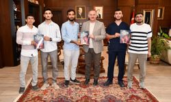 Harran Üniversitesi öğrencilerinden rektöre anlamlı ziyaret