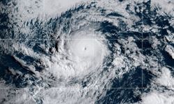 Hawaii'de kasırga nedeniyle OHAL ilan edildi