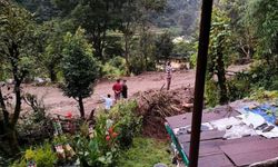 Hindistan'da sağanak yağış: 10 kayıp