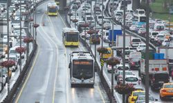 Kadıköy'de 2 metrobüs çarpıştı