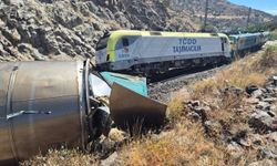 Malatya'da yük trenleri çarpıştı: Bir yaralı 