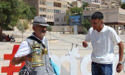 Mardin'in Hıdır amcası 40 yıldır çarşı ve sokaklarda "Mırra" (acı kahve) satarak geçimini sağlıyor
