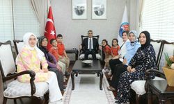 Mersin Valisi Toros, İlköğretim Haftası dolayısıyla öğrencileri kabul etti