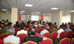 Okul servis şoförü ve rehber personele trafik eğitim semineri verildi