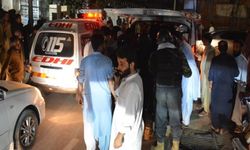 Pakistan'da askeri tesise bomba yüklü araçla saldırı düzenlendi