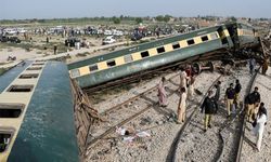 Pakistan'da trene saldırı: 13 yaralı