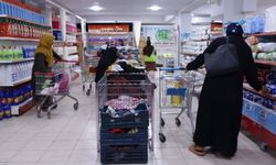 Şanlıurfa’da ihtiyaç sahipleri Umut Market’te alışveriş yapmaya devam ediyor.
