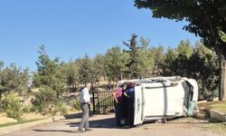 Şanlıurfa’da virajı alamayan araç devrildi: 1 yaralı