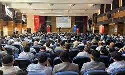 Siirt’te “Hazreti Peygamber ve aile ahlakı” konferansı: "Medya aracılığıyla aile yapısı zedeleniyor"