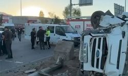 Sivas’ta tarım işçilerini taşıyan minibüs devrildi: 15 yaralı