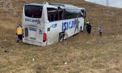 Sivas’ta yolcu otobüsü ile tır çarpıştı: 20 kişi yaralandı