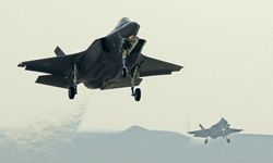 Siyonist rejim Suriye'de Humus ve Lazkiye'yi hedef aldı