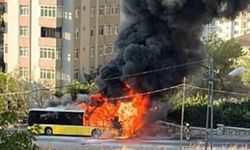 Ümraniye’de seyir halindeki İETT otobüsü alev aldı, faciadan dönüldü