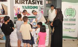 Umut Kervanı Batman'da yüzlerce öğrenciye kırtasiye yardımı yaptı