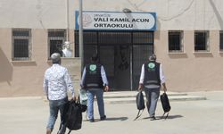 Umut Kervanı Cizre’de onlarca öğrenciye kırtasiye malzemesi ulaştırdı