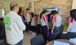 Umut Kervanı, Kahramanmaraş’ta öğrencilere kırtasiye desteği sağladı