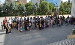 Uyum haftası başladı: Veliler ve öğrenciler heyecanlı