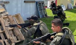 Venezuela Kolombiya sınırına 25 bin asker konuşlandıracak