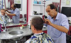 Yarım asırlık berber Ölmez, sabahın bereketine ve alın terinin kıymetine dikkat çekti