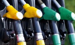 Akaryakıta gece yarısı yapılan zam tabelalara yansıdı