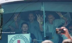 Ateşkes anlaşmasının ilk aşaması kapsamında Ofer zindanındaki Filistinli onlarca esir serbest bırakıldı