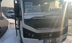 Batman'da seyir halindeki minibüste yangın paniği