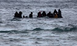 Ege'de göçmenleri taşıyan tekne battı: 1 ölü