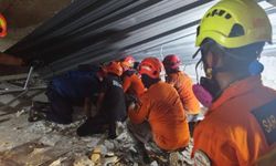 Endonezya'da çöken okulda yaşam belirtisi tespit edilmedi: Onlarca kişi enkaz altında!