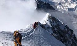 Everest Dağı'nda kar fırtınası: Bin kişi mahsur kaldı