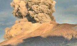 Filipinler'deki Kanlaon Yanardağı yeniden patladı