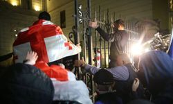 Gürcistan'da Cumhurbaşkanlığı Sarayı'na saldırı: 27 yaralı