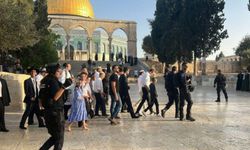 İşgalci yerleşimciler Sukkot'un yedinci gününde Mescid-i Aksa'ya baskın düzenledi