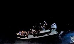 İzmir açıklarında 25 düzensiz göçmen kurtarıldı