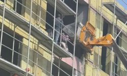 Kepçe ile duvar arasında sıkışan işçi ağır yaralandı