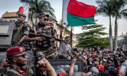 Madagaskar ordusu, yönetime el koydu