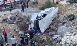 Mersin’de işçi servisi devrildi: 5 ölü 14 yaralı