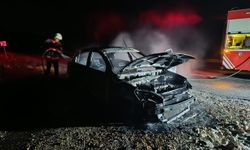 Seyir halindeki araç alev alarak küle döndü