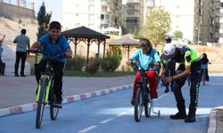 Siirt’te çocuklar trafik kurallarını eğlenerek öğreniyor